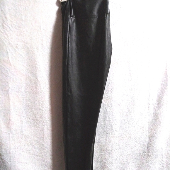 Black faux leather leggings/ skinny pants by "Popular 21." - Picture 3 of 5